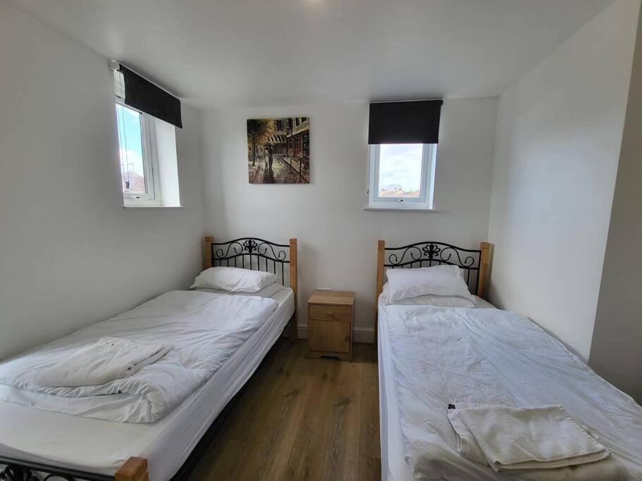 Serene 1 Bedroom, 3 Single Beds Bristol Dış mekan fotoğraf